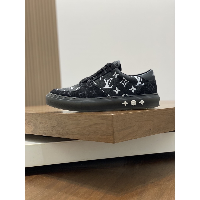 l**is V*t*n sneakers